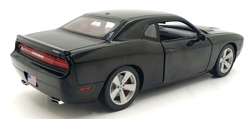 Acme 1/18 Scale Diecast A1806016 - 2010 Dodge Challenger SRT8