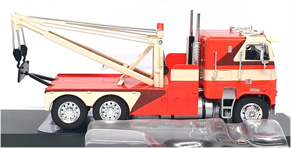 Greenlight 1/43 Scale 86631 - 1984 Freightliner FLA 9664 Tow Truck Orange/Cream