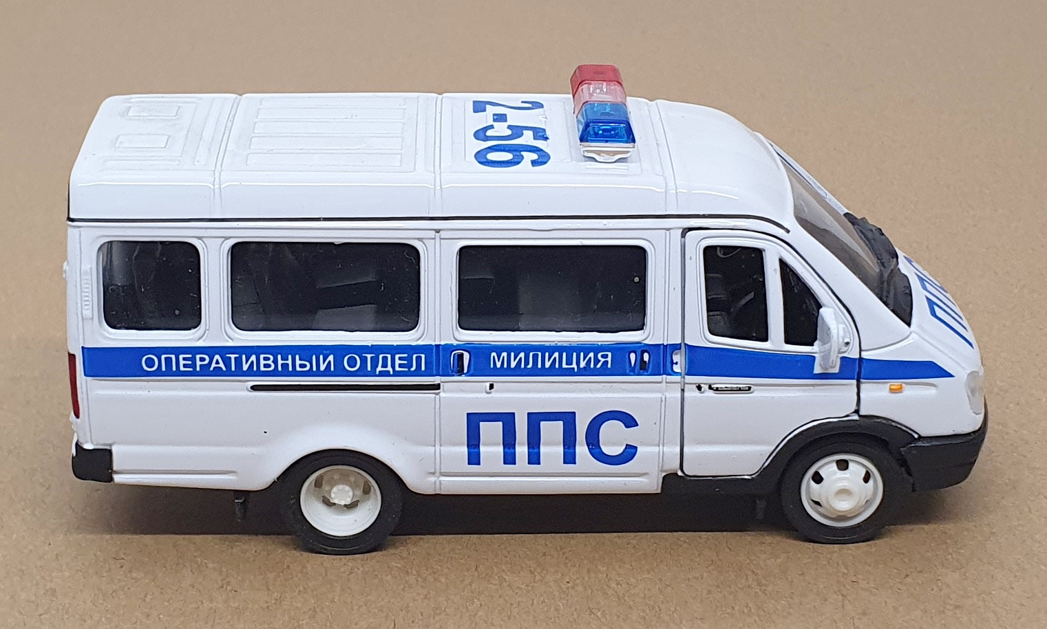 Autotime 1/43 Scale 2911W-RUS - GAZ 32221 Minibus Russian Police - White/Blue