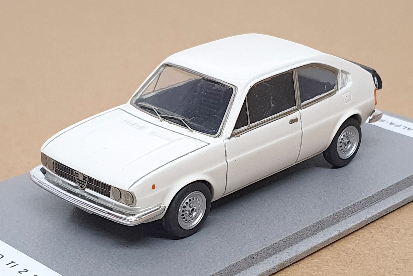 Unknown Brand ? 1/43 Scale Built Kit AR2701 - Alfa Romeo Alfa-Sud TI 2Dr. White