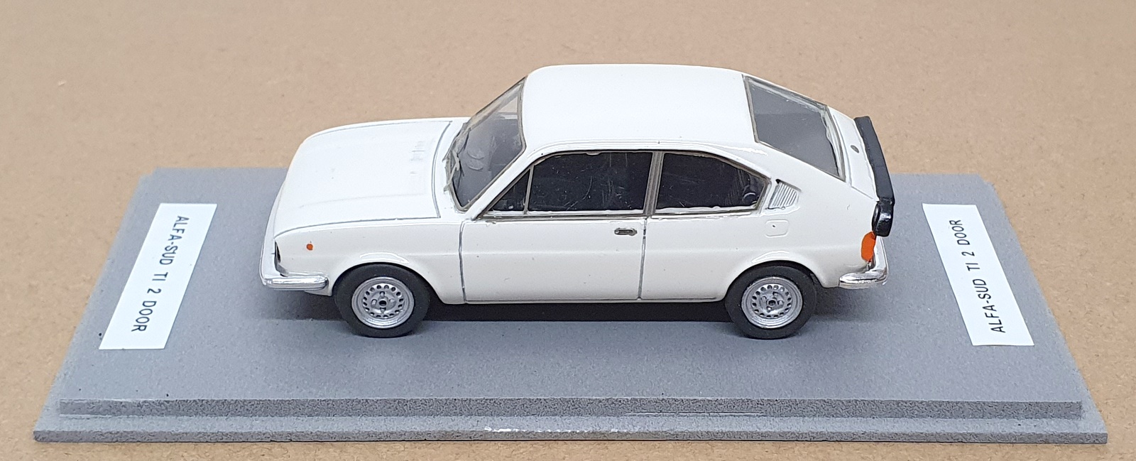 Unknown Brand ? 1/43 Scale Built Kit AR2701 - Alfa Romeo Alfa-Sud TI 2Dr. White