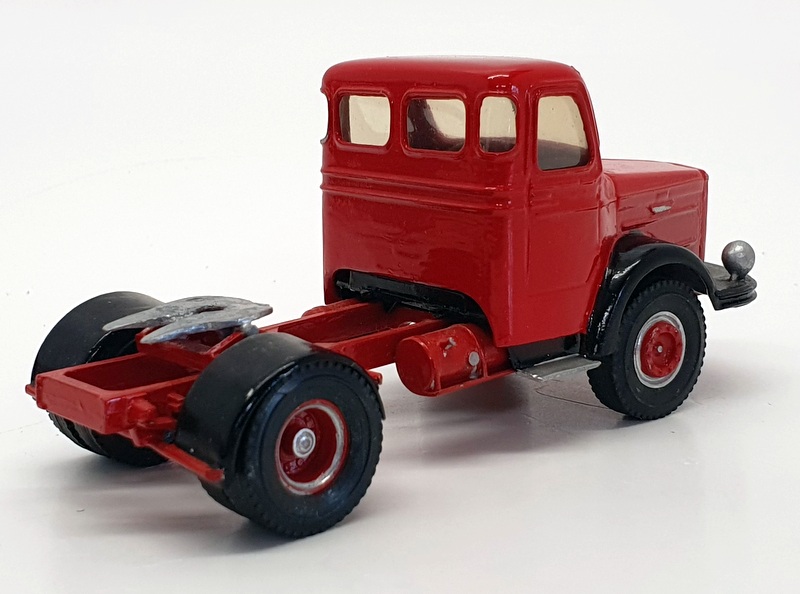 Lion Car 1/50 Scale - Mat110  - Hand Painted Red & White Truck & Trailer