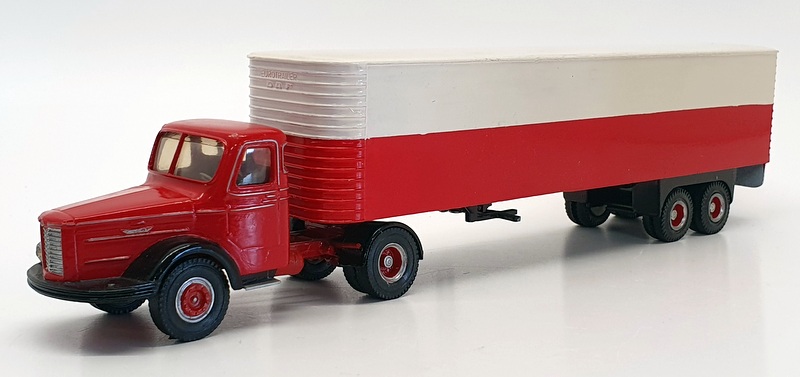 Lion Car 1/50 Scale - Mat110  - Hand Painted Red & White Truck & Trailer