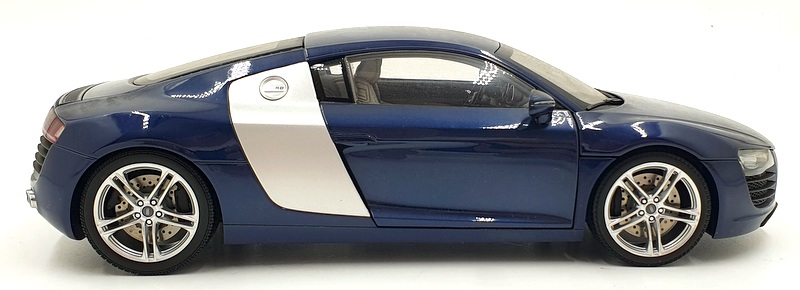 Kyosho 1/18 Scale Diecast 385148 - Audi R8 Jet Blue