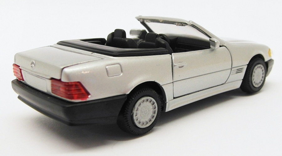 Gama 1/43 Scale Model Car 1137 - Mercedes Benz SL Coupe - Silver