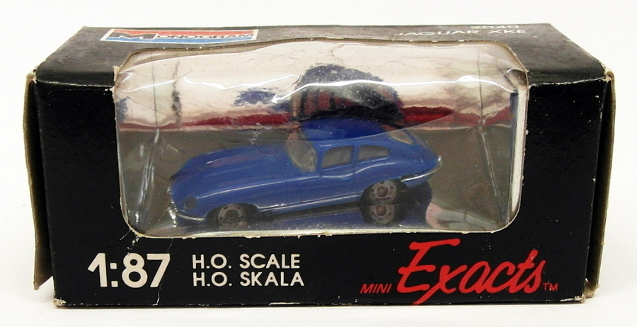 Monogram 1/87 Scale Model Car 2040 - Jaguar XKE - Blue Monogram 1/87 Scale Model Car 2040 - Jaguar XKE - Blue