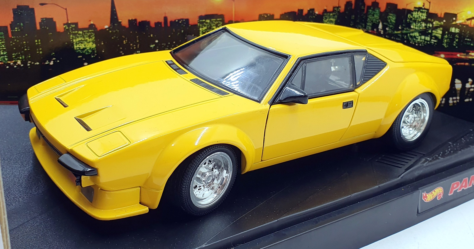 Hot Pantera Wheels DeTomaso - 1:18 Scale De Yellow Diecast 1⁄18