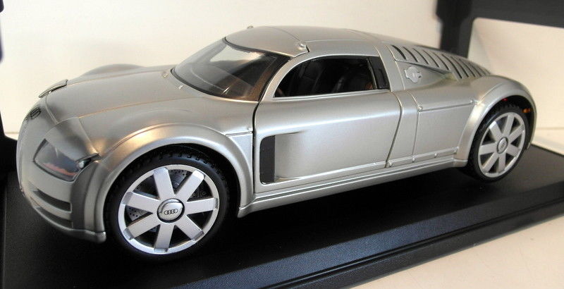 Maisto 1/18 Scale Diecast - 31625 Audi Supersportwagen Rosemeyer
