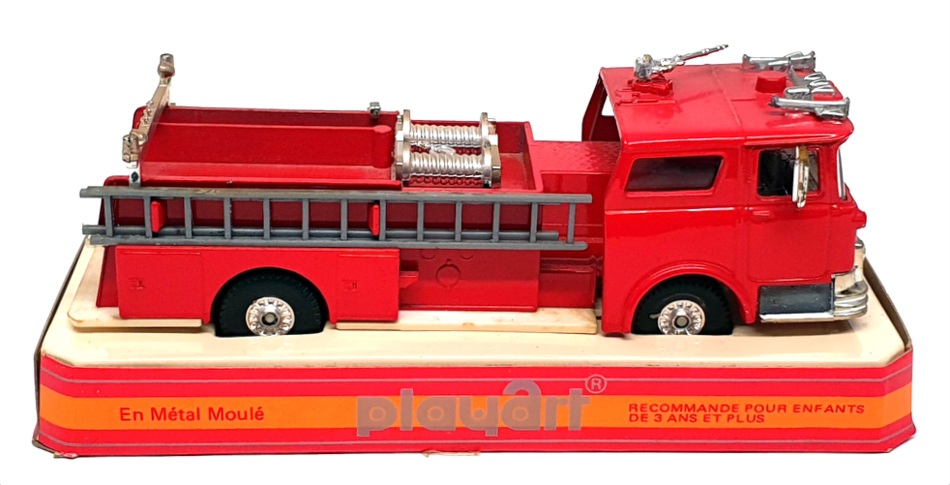 Model Power Playart 24523H - Mack Fire Engine - Red Model Power Playart 24523H - Mack Fire Engine - Red