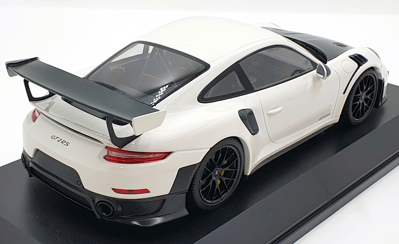 Minichamps 1/18 Scale Diecast 155 068310 - Porsche 911 GT2 RS 2018 White