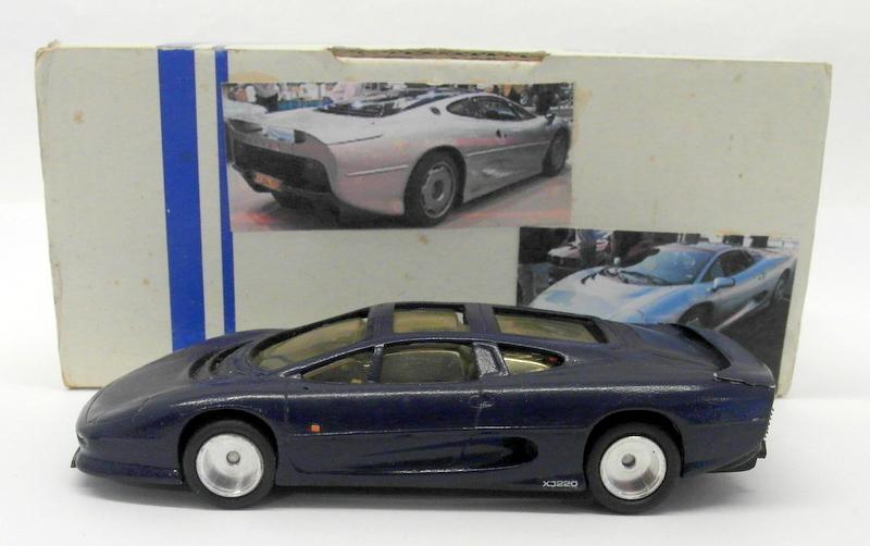 Provence Moulage ミニチュアモデルカー Provence Moulage 1/43 Scale Built Kit K1705 - Jaguar Type R