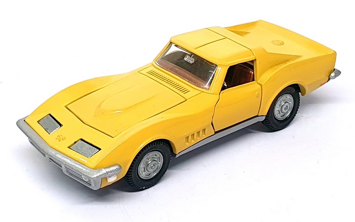 Dinky Toys 11cm Long Diecast 221 - Chevrolet Corvette Stingray