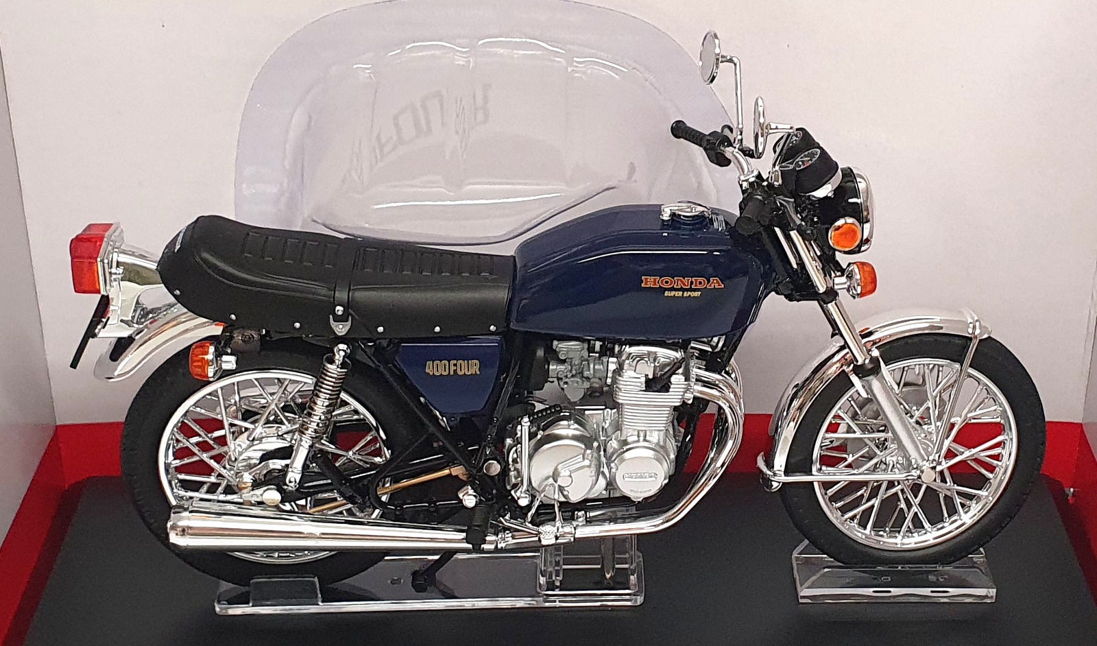 Aoshima 1/12 Scale 11175-4200 - Honda CB400Four Motorcycle - Met. Blue Aoshima 1/12 Scale 11175-4200 - Honda CB400Four Motorcycle - Met. Blue