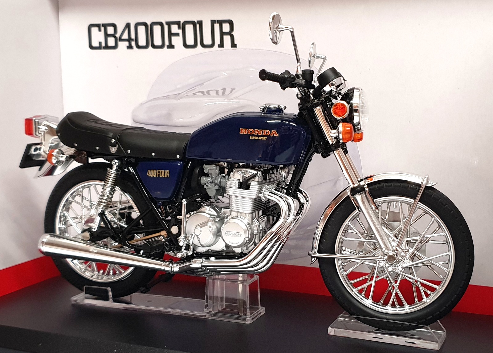 Aoshima 1/12 Scale 11175-4200 - Honda CB400Four Motorcycle - Met. Blue Aoshima 1/12 Scale 11175-4200 - Honda CB400Four Motorcycle - Met. Blue