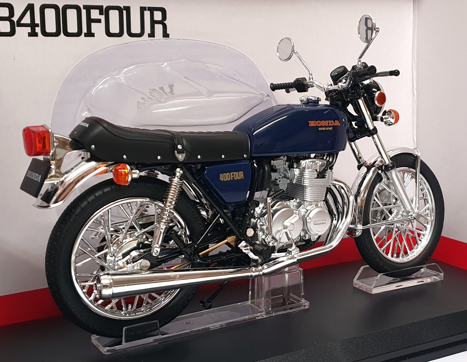 Aoshima 1/12 Scale 11175-4200 - Honda CB400Four Motorcycle - Met. Blue Aoshima 1/12 Scale 11175-4200 - Honda CB400Four Motorcycle - Met. Blue