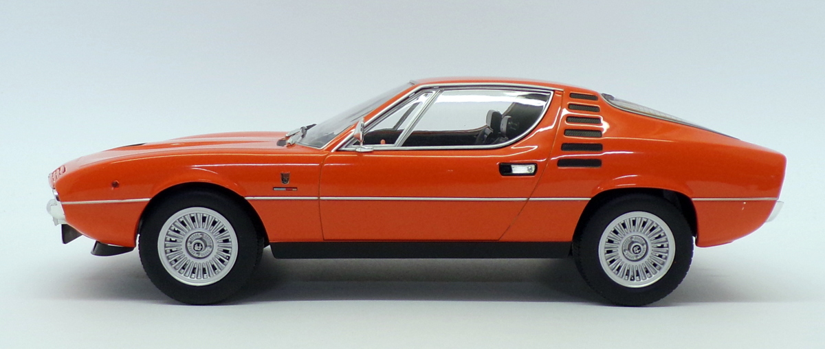 KK Scale 1/18 Scale KKDC180383 - 1970 Alfa Romeo Montreal - Orange