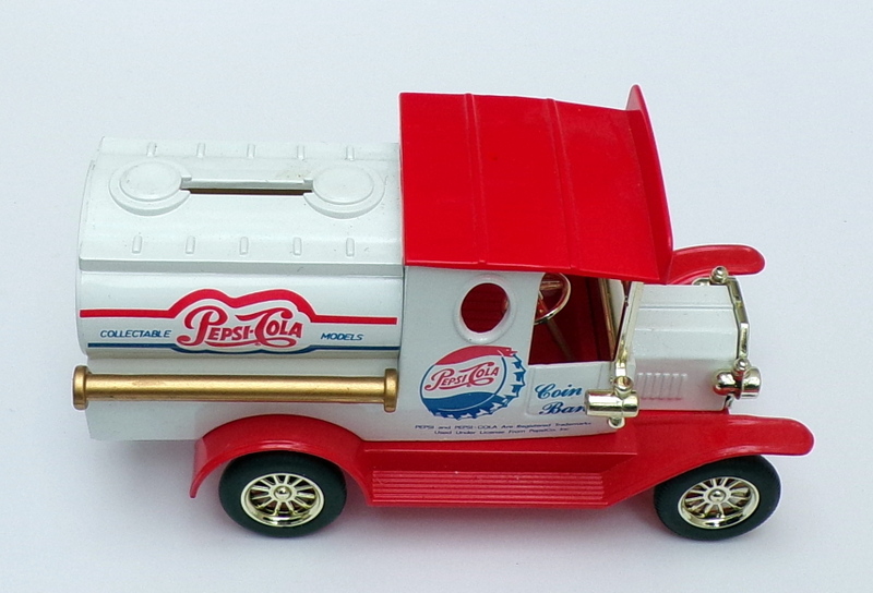 Golden Wheel 16cm Long Diecast 32404 - Model Truck Coin Bank & Key - Pepsi Cola