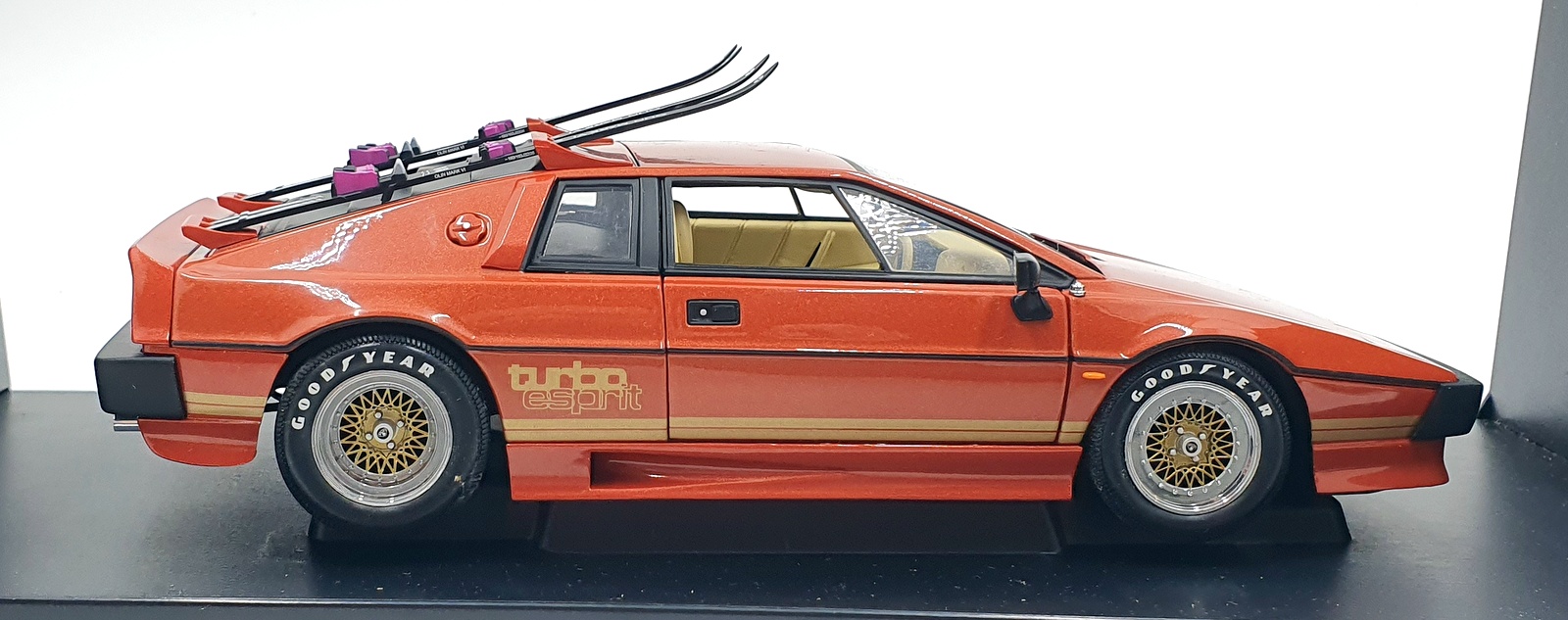 Autoart 1/18 Scale 70060 Lotus Esprit Turbo 007 James Bond For