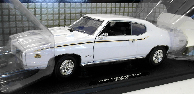 Motor Max 1/18 Scale Diecast 73133 - 1969 Pontiac GTO Judge