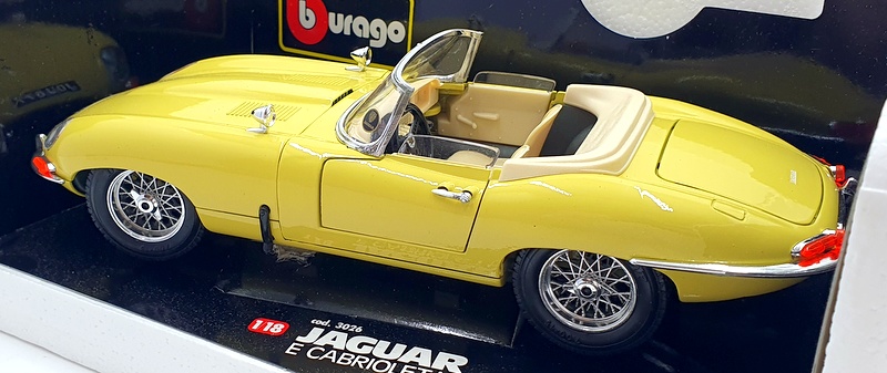 Burago 1/18 Scale Diecast 3026 - Jaguar E-Type Cabriolet 1961 - Yellow Burago 1/18 Scale Diecast 3026 - Jaguar E-Type Cabriolet 1961 - Yellow
