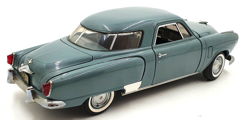Trademark Models 1/18 Scale Diecast DC29722L - 1950 Bullet Nose Studebaker Blue Trademark Models 1/18 Scale Diecast DC29722L - 1950 Bullet Nose Studebaker Blue