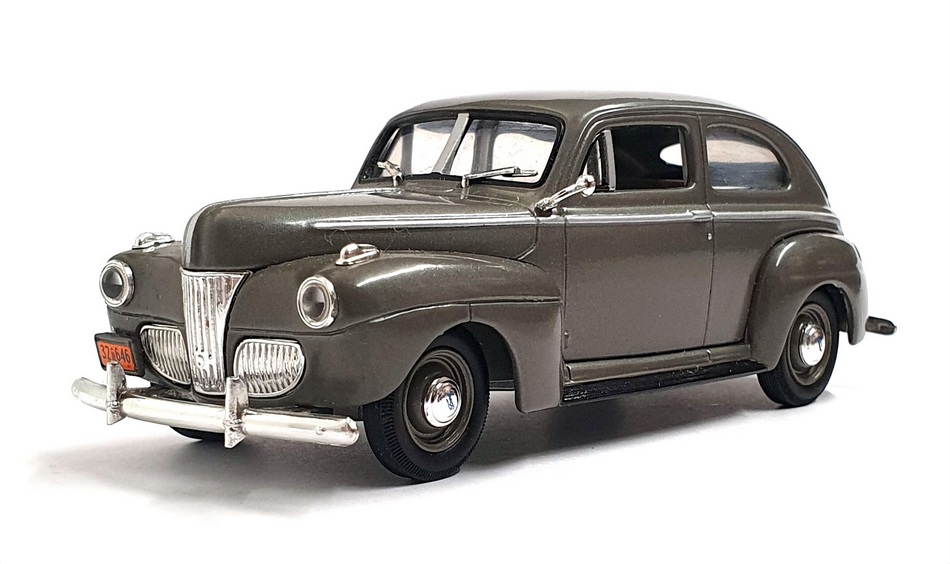Unknown Brand 1/43 Scale Diecast UKN01G - 1941 Ford Tudor