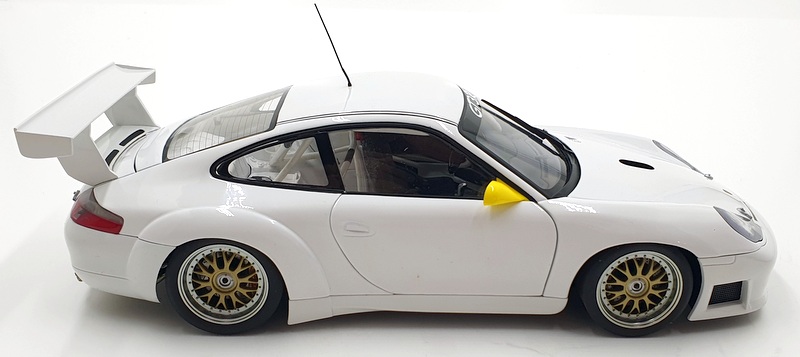 Autoart 1/18 Scale Diecast DC16723U - Porsche 911 GT3R - White
