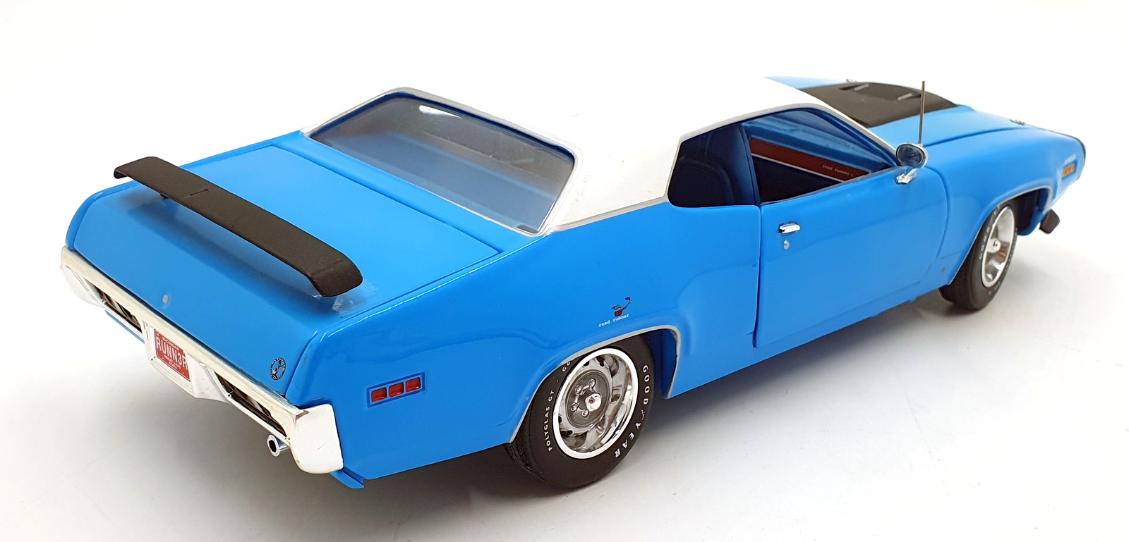 Auto World 1/18 Scale Diecast AMM1012/06 - 1971 Plymouth