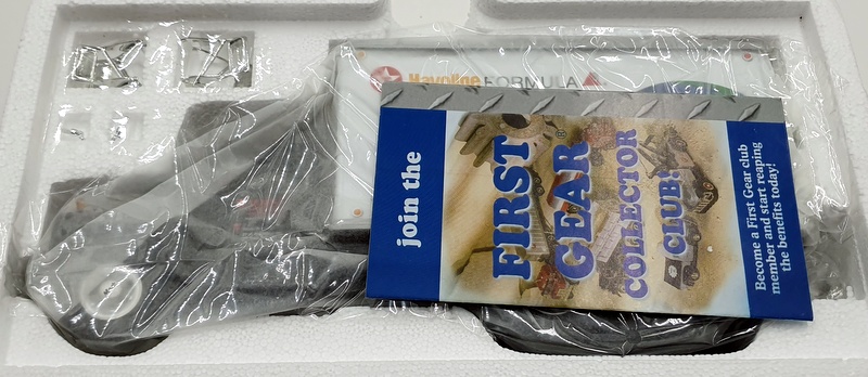 First Gear 1/34 Scale 18-2494 - Mack R-600 Straight Truck - Texaco