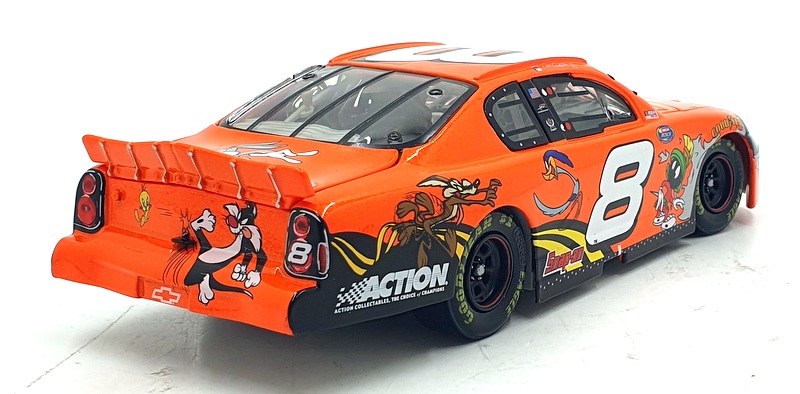 魅力的な 2002 Chevrolet - 103234 Scale 1/24 Action NASCAR Looney #8 ミニカー