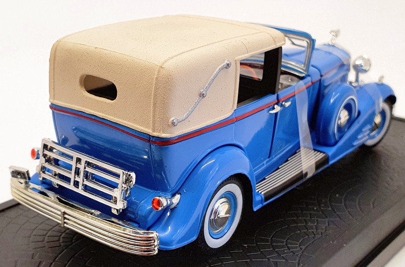 Signature 1/32 Scale Model Car 32366 - 1933 Cadillac Fleetwood Limo - Blue