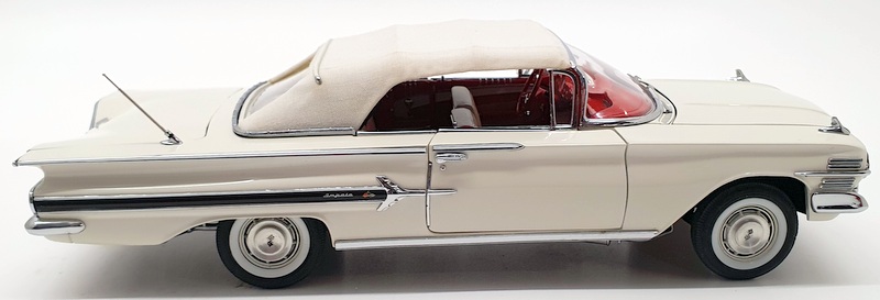 Danbury Mint 1/24 Scale Model Car 1412IR5 - 1960 Chevrolet Impala - Cream/White