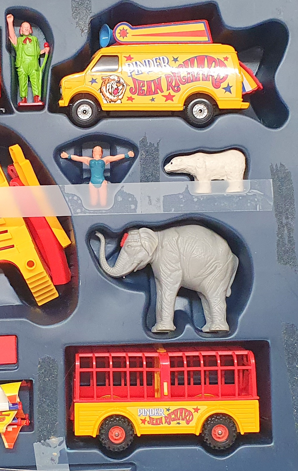 Corgi Gift Set No. 48 Pinder Jean Richard Circus Land Rover + Animals & Figures Corgi Gift Set No. 48 Pinder Jean Richard Circus Land Rover + Animals & Figures
