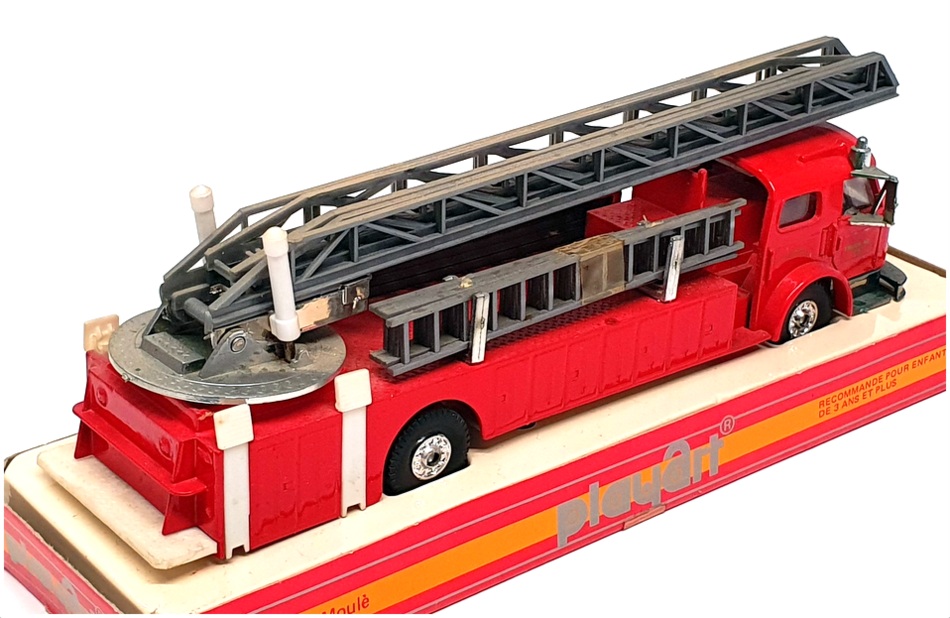 Model Power Playart 24523J - American LaFrance Fire Engine Baltimore - Red