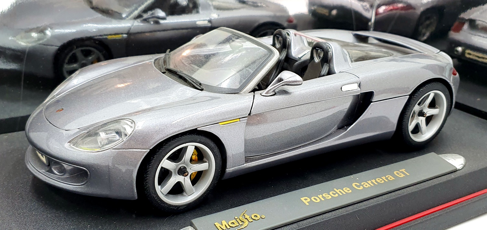 Maisto 1/18 Scale Diecast 36622 - Porsche Carrera GT - Metallic