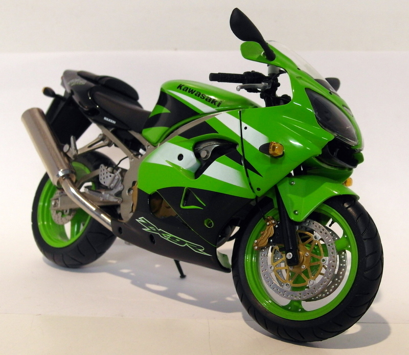 Minichamps 1/12 Scale diecast 122 164200 Kawasaki Ninja ZX-9R Green Minichamps 1/12 Scale diecast 122 164200 Kawasaki Ninja ZX-9R Green