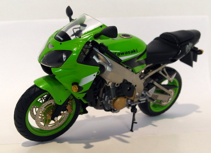 Minichamps 1/12 Scale diecast 122 164200 Kawasaki Ninja ZX-9R Green Minichamps 1/12 Scale diecast 122 164200 Kawasaki Ninja ZX-9R Green