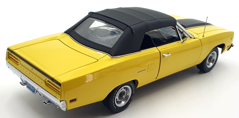GMP 1/18 Scale Diecast G1803104 - 1970 Plymouth Road Runner - Yellow