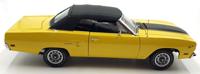 GMP 1/18 Scale Diecast G1803104 - 1970 Plymouth Road Runner - Yellow