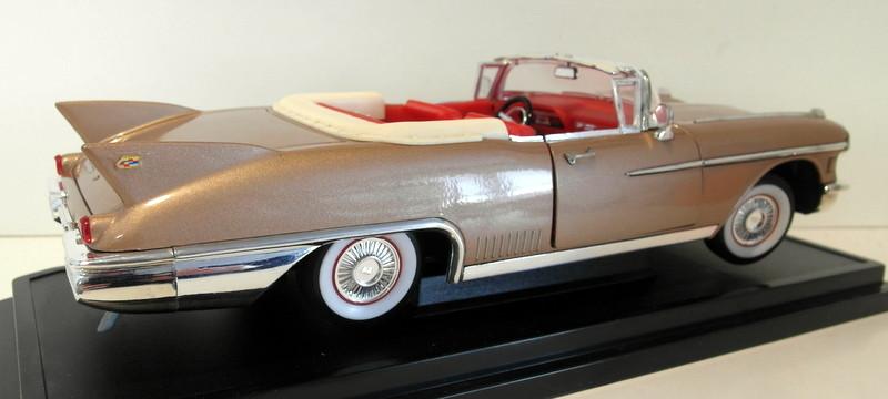 Road Signature 1/18 Scale Diecast - 92158 1958 Cadillac Eldorado