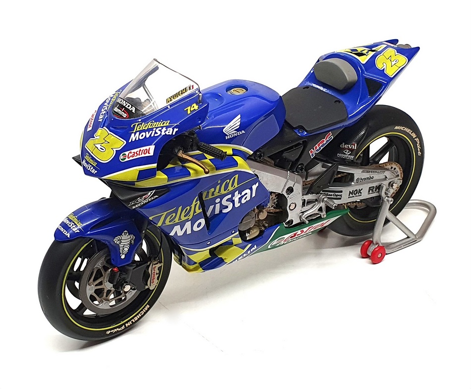 Minichamps 1/12 Scale 122 037123 - Honda RC211V R. Kiyonari MotoGP 2003