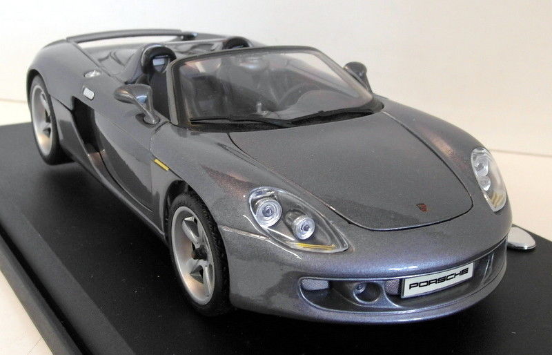 PORSCHE Carrera GT ポルシェ　カレラ Maisto　1/18 1:18 Porsche Carrera GT by Maisto Review - YouTube