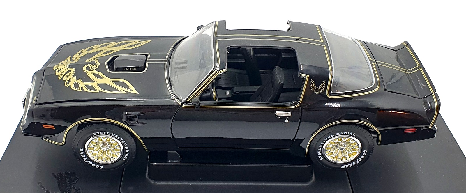 Joyride 1/18 Scale Diecast 33121 - Smokey and the Bandit Bandit's