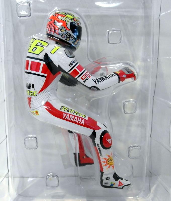 Minichamps 1/12 Scale Diecast - 312 050086 Valentino Rossi Sitting Moto GP 2005