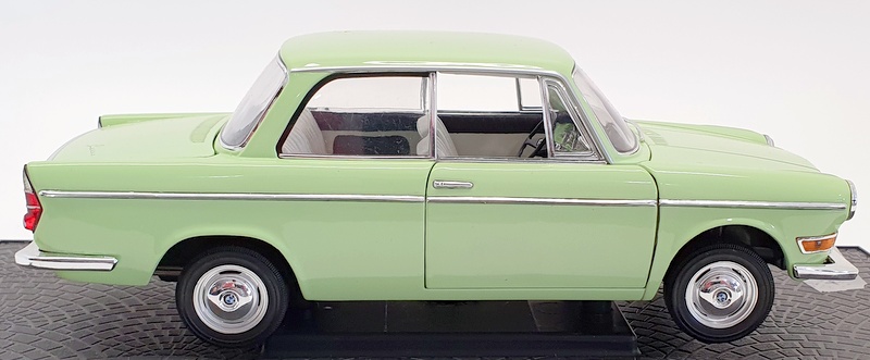Signature Models 1/18 Scale 18125 - 1962 BMW LS Luxus - Mint