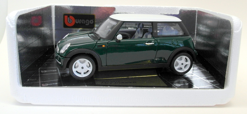 Burago 1/18 Scale Diecast 3379 Mini Cooper 2000 Green White Model Car