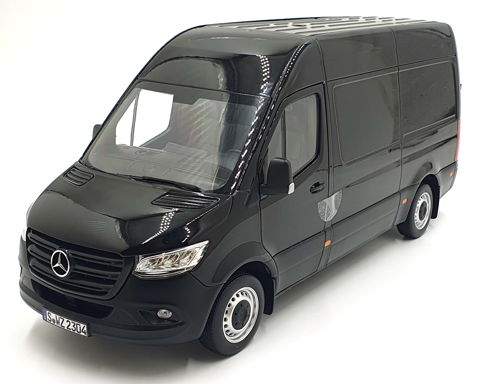 Norev 1/18 Scale Diecast 183041 - 2018 Mercedes Benz Sprinter