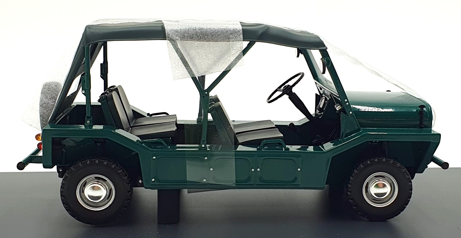 Schuco 1/18 Scale Diecast 18U00167 - 1968 Mini Moke - Green Schuco 1/18 Scale Diecast 18U00167 - 1968 Mini Moke - Green