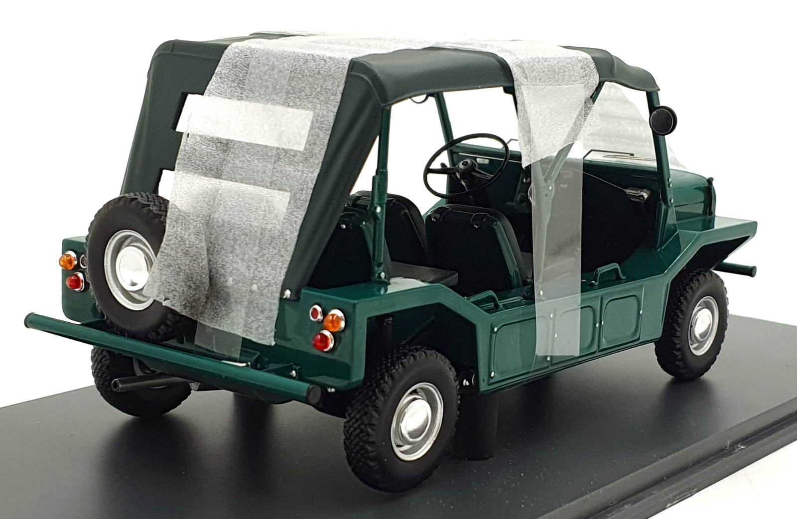 Schuco 1/18 Scale Diecast 18U00167 - 1968 Mini Moke - Green Schuco 1/18 Scale Diecast 18U00167 - 1968 Mini Moke - Green