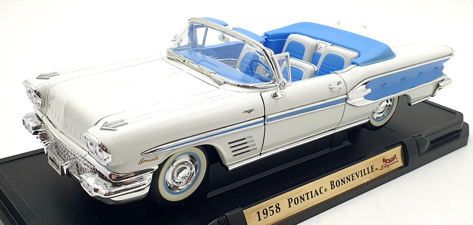 Road Signature 1/18 Scale Diecast 92438 - 1958 Pontiac Bonneville